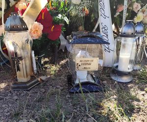 Pogrzeb Justyny i Zbigniewa. Ich groby utonęły w białych kwiatach