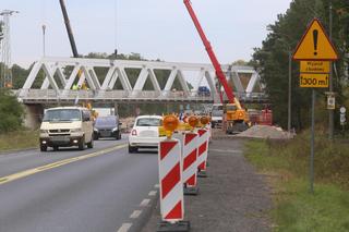 Przebudowa DK61. W związku z budową wiaduktu kolejowego drogowcy wprowadzą ruch wahadłowy na dwa tygodnie