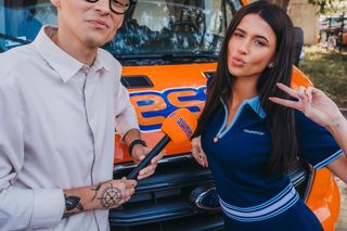 Roxie Węgiel wsiadła za kółko i wypadła zawodowo! To ona dostarczyła kampera słuchaczom ESKI