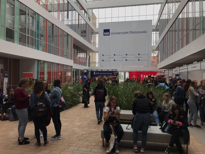 Trwa rzeszowski Salon Maturzystów