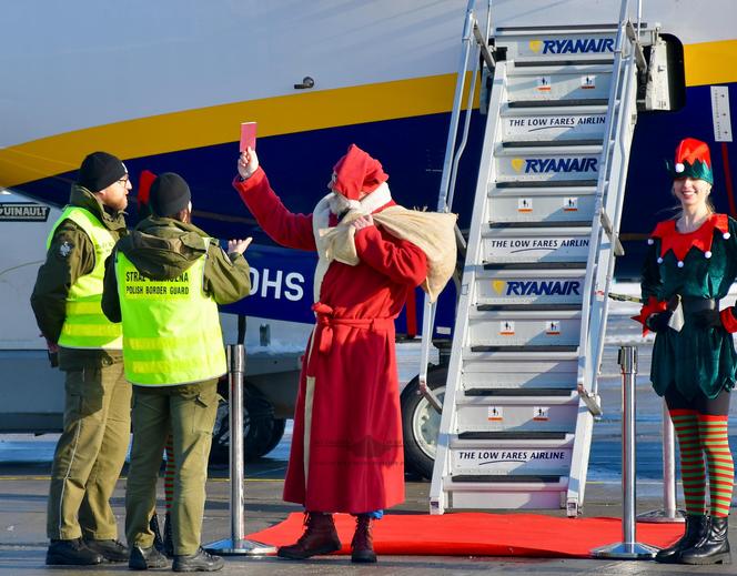 Mikołaj wylądował na łódzkim lotnisku