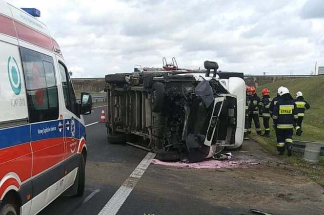 Wypadek na autostradzie A1 w Warlubiu! Bus uderzył w barierki ochronne