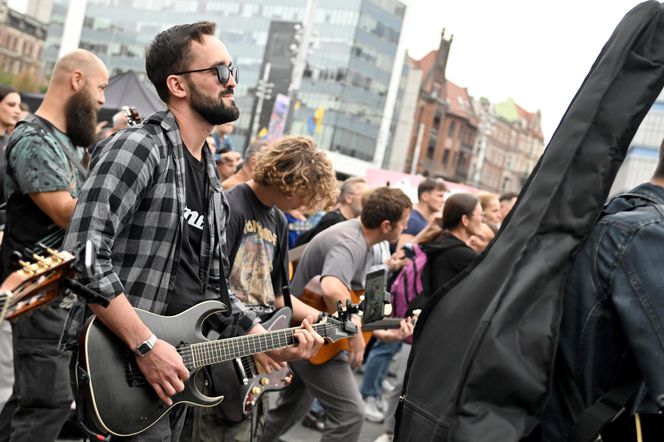 Gitarowe granie z zespołem Dżem na Rynku w Katowicach