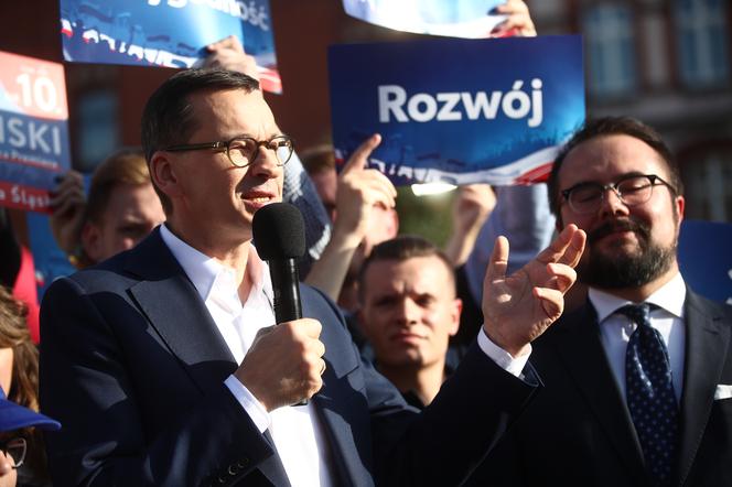 Premier Mateusz Morawiecki przemawia do zgromadzonych