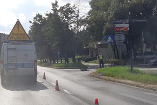 Wypadek na ulicy Kościuszki w Toruniu. Kierowca wjechał w 21-latka na hulajnodze