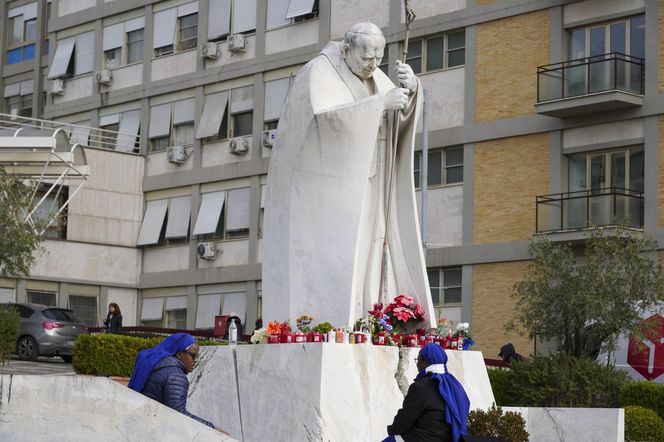 Pilny apel z Watykanu. Chodzi o chorego papieża Franciszka. Proszą o jedno!