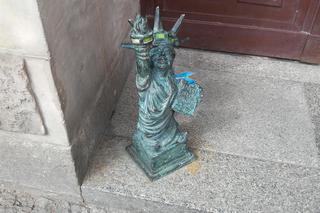 Wrocław ma krasnoludka - Statuę Wolności. Lady Wolność zamieszkała w samym centrum Wrocławia [ZDJĘCIA]