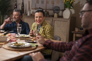 Rodzinka.pl nowy 17 sezon. Marek (Jacek Braciak), Maria (Agata Kulesza), Ludwik (Tomasz Karolak)