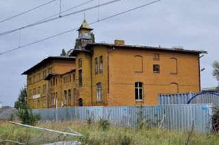 Te budynki w Szczecinie dosłownie straszą. Mijają je codziennie tysiące ludzi. Poznaliśmy ich historię [ZDJĘCIA]