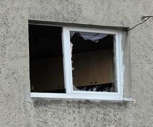 Szyby wyleciały z okien! Potężny wybuch gazu w domu wielorodzinnym