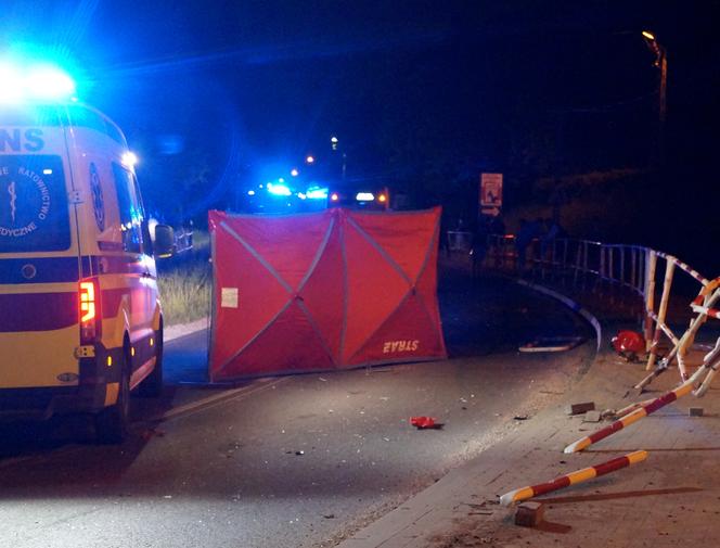 Koszmarny wypadek pod Piasecznem. Wbił się motocrossem w autobus, nie żyje