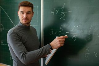 To równanie podzieliło internautów. Ile to jest 2-2+2(2:2x2)=? 