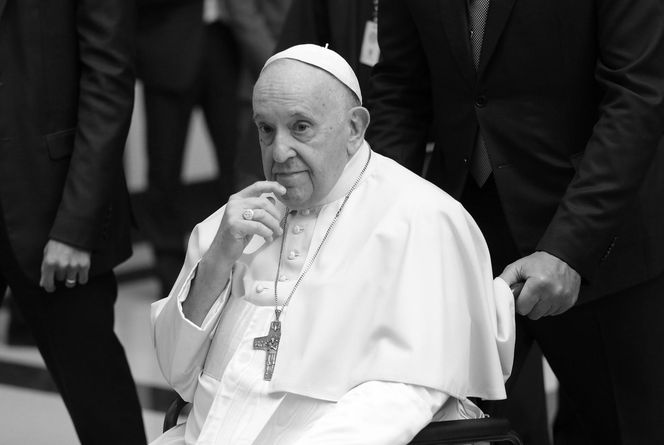 Papież Franciszek nie żyje.