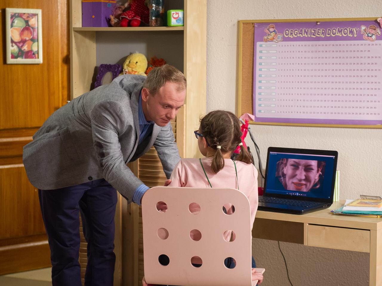 Na Wspólnej odcinek 2648, Ula (Ania Niedźwiecka), Kamil (Kazimierz Mazur), Sylwia Ligocka (Alicja Stasiewicz)