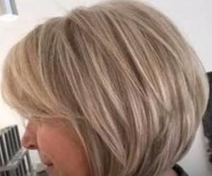 Najlepsze fryzury dla kobiet po 50-tce na blond włosy