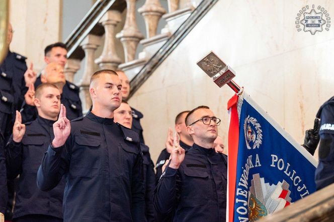 Nowi policjanci zasilili szeregi śląskiej policji! Wśród nich osiem policjantek