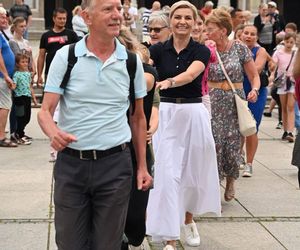Ruda Śląska tańczy jak dawniej. Międzypokoleniowa potańcówka na rynku porwała tłumy