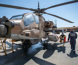 Gaza krwawi, a USA sprzedaje broń. Śmigłowce Apache i pojazdy bojowe dla Izraela