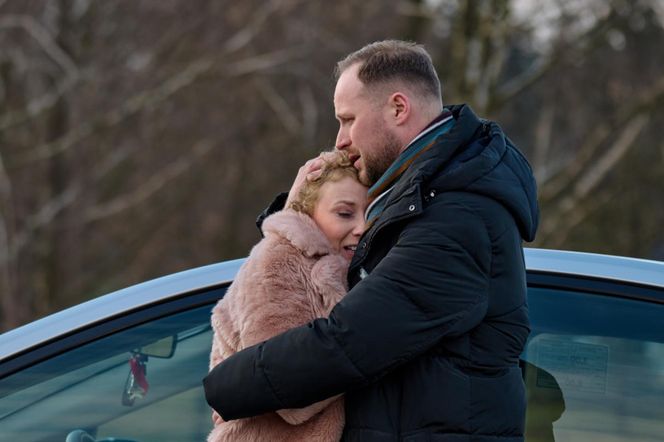 Na Wspólnej odc. 4006: Beata (Katarzyna Ptasińska), Paweł (Grzegorz Kwiecień)