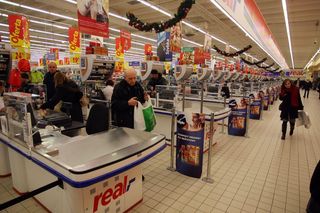 Niewiarygodne, ile supermarketów zniknęło z Polski. Kiedyś wszyscy robili w nich zakupy