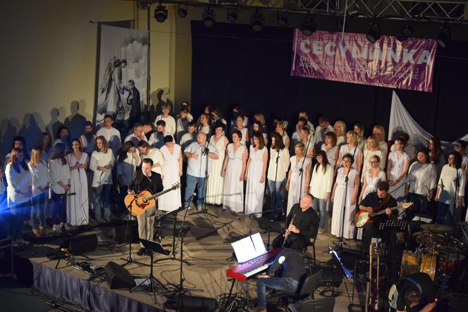 Koncert muzyki chrześcijańskiej przyciągnął tłumy! Zobacz zdjęcia z Cecylianki