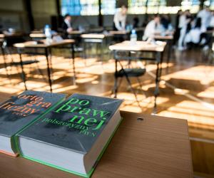 Lektury z gwiazdką matura 2023. Co trzeba przeczytać przed egzaminem?