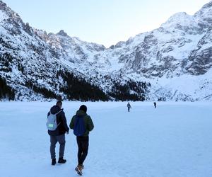 Selekcja naturalna. Internauci bezlitośni dla ludzi, którzy wchodzą na  na Morskie Oko w czasie odwilży