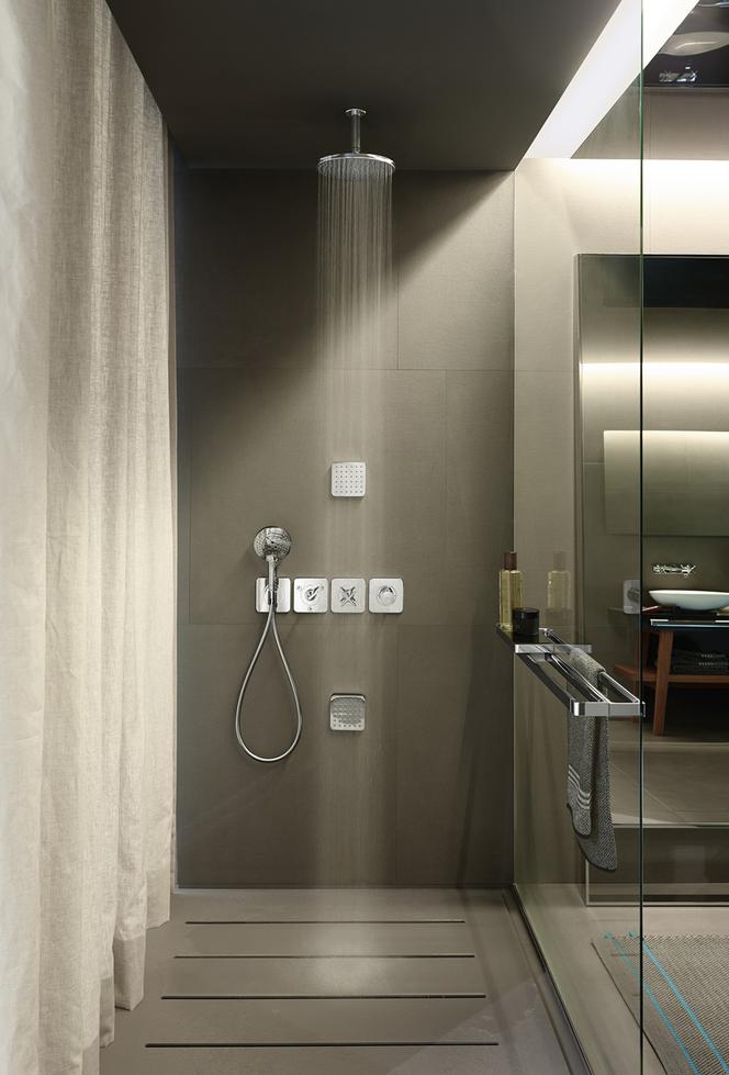 Szara łazienka w prysznicem w stylu nowoczesnym