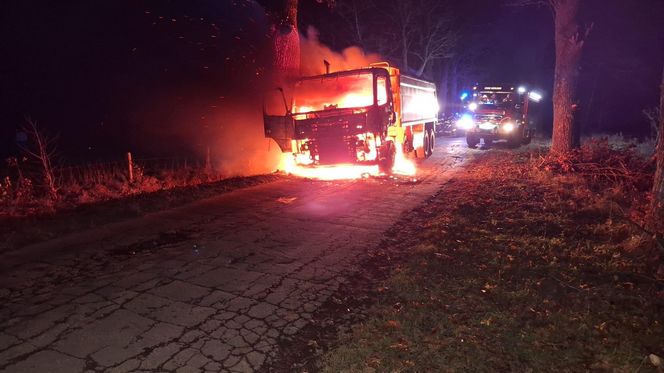 Ciężarówka płonęła jak pochodnia! Droga była zablokowana