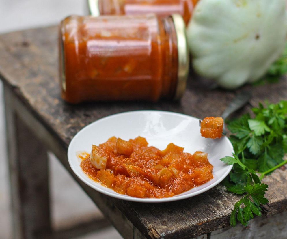 cukinia z pomidorami do słoików