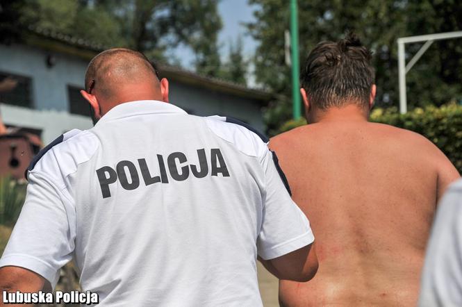 Mężczyznę uratowali policjanci.