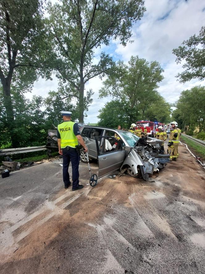 Wypadek na DK 38 w Ucieszkowie. Cztery osoby zostały poszkodowane