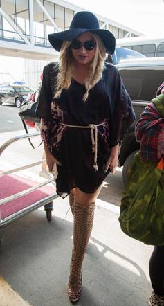 Kesha w warkoczach