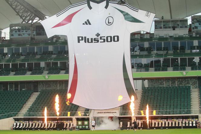 Legia z hukiem rusza po tytuł. Warszawski klub z wielką pompą zaprezentował kadrę na nowy sezon