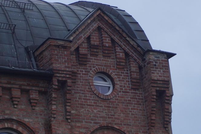 Zabytkowa fasada z XX wieku zachwyca białostoczan. Dzisiaj mieści się tam słynna instytucja