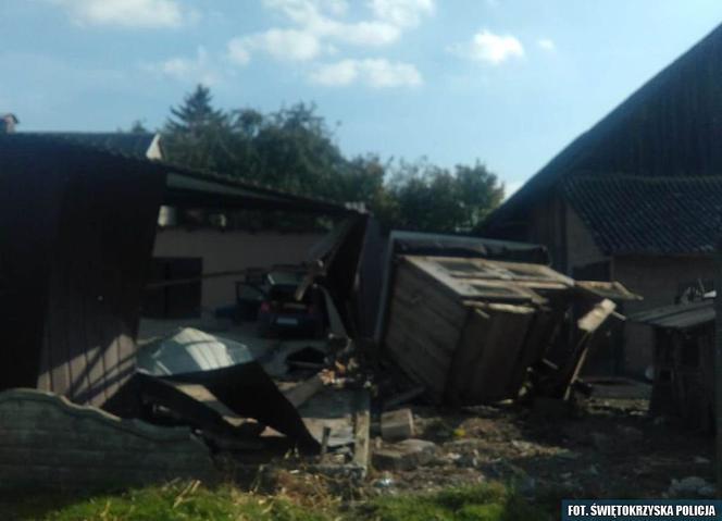 Staranował ogrodzenie autem. Był tak pijany, że nie dał rady wyjść!