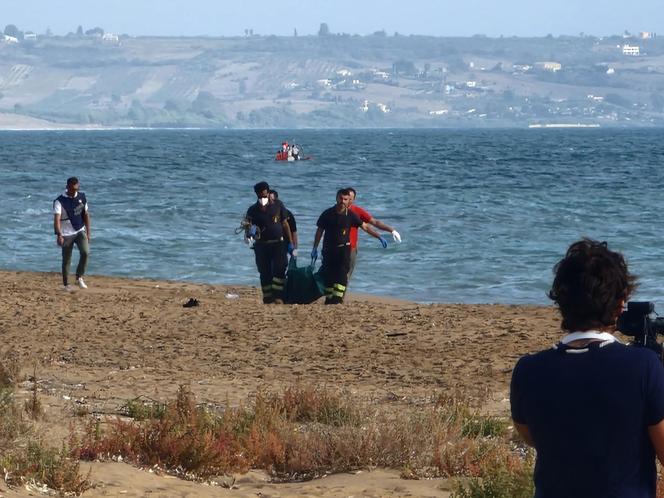 Makabryczne odkrycie na plaży na Sycylii! Nie żyje pięć osób