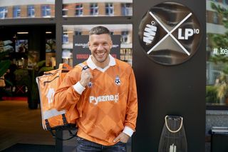 Lukas Podolski podpisuje kontrakt z Pyszne.pl! Mangal Döner od teraz w dostawie na wyłączność