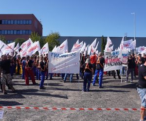 Pikieta pracowników Beko. Pracę straci 1100 osób. „Czujemy się oszukani i sfrustrowani”