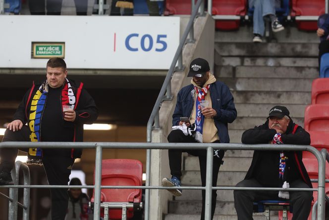 Górnik Zabrze zmierzył się z Zagłębiem Lubin. Kibice rozgrzewali piłkarzy z trybun