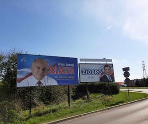 Rzeszowskie osiedla pozaklejane plakatami wyborczymi. Plakat na plakacie 