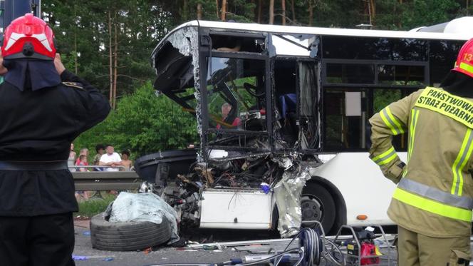 Wypadek miejskiego autobusu w Ząbkach
