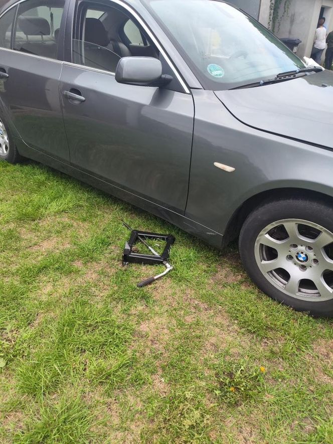 Dramat w Iłowie! Mechanik przygnieciony przez auto podczas naprawy 