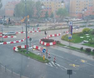 Ulewa w Olsztynie. Zalane ulice, tymczasowe ronda na Krasickiego się rozpłynęły [ZDJĘCIA]