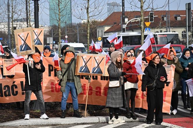 Protest kupców z Marywilskiej przed ratuszem