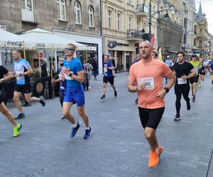 Rossmann Run 2025. Tłumy biegaczy wzięły udział w biegu ulicą Piotrkowską