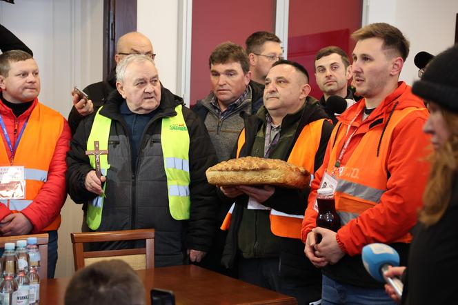 Protest rolników 20 marca przed Lubelskim Urzędem Wojewódzkim w Lublinie