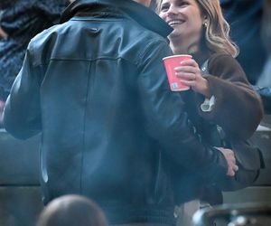 Maciej Musiał całował ukochaną na balkonie