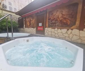 Jacuzzi w starej części saunarium