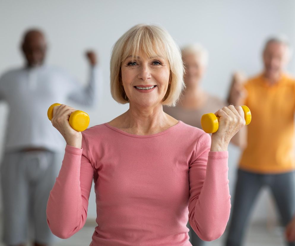 Jak ćwiczyć po 50-tce? Ten zestaw sprawi, że schudniesz i poczujesz się młodziej